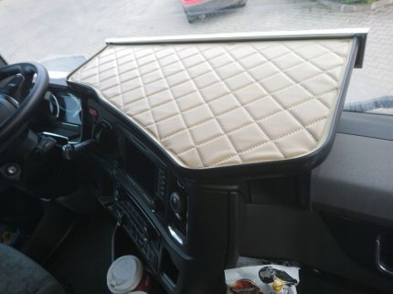 PÓŁKA ŚRODKOWA SCANIA SERII S/R PIKOWANA ECO SKÓRA
